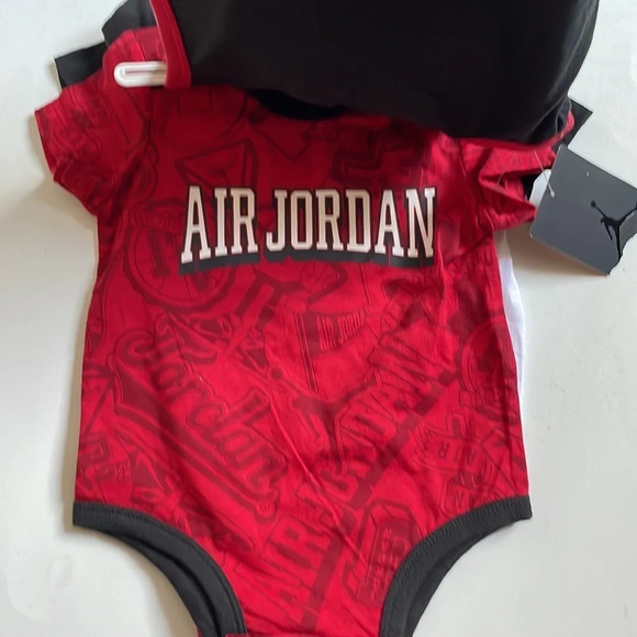 HOST PICK 👶 Air Jordan Nike 3-Pack Bodysuits - Size 6M (62-68CM), BNWT! 👶 - Picture 3 of 6